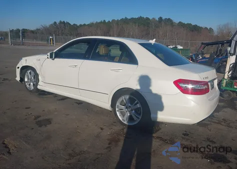 2013 Mercedes-Benz E 350 z USA, uszkodzony, nr VIN WDDHF5KB9DA770975